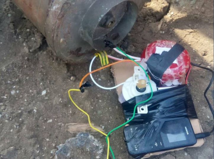 IED planted near a mosque attended by security leaders in Khormaksar #Aden rendered safe by Special Security Forces. #SouthYemen #Yemen 2 (2)