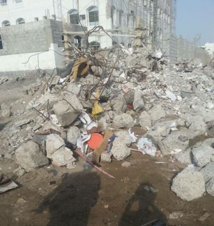 IED planted near a mosque attended by security leaders in Khormaksar #Aden rendered safe by Special Security Forces. #SouthYemen #Yemen (2)