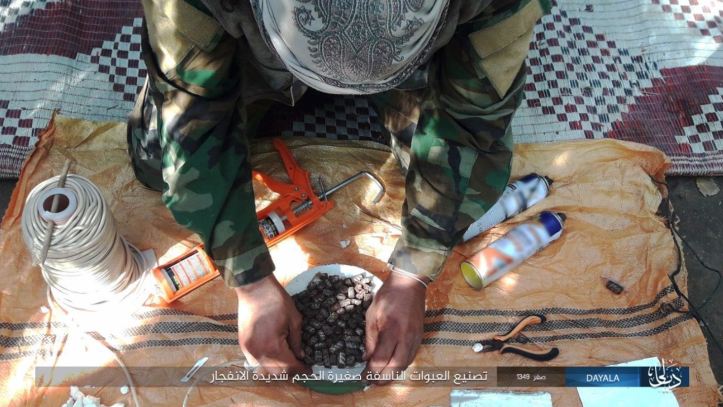 IS, Wilayat Diyala, issues photo report on manufacturing IEDs (3)