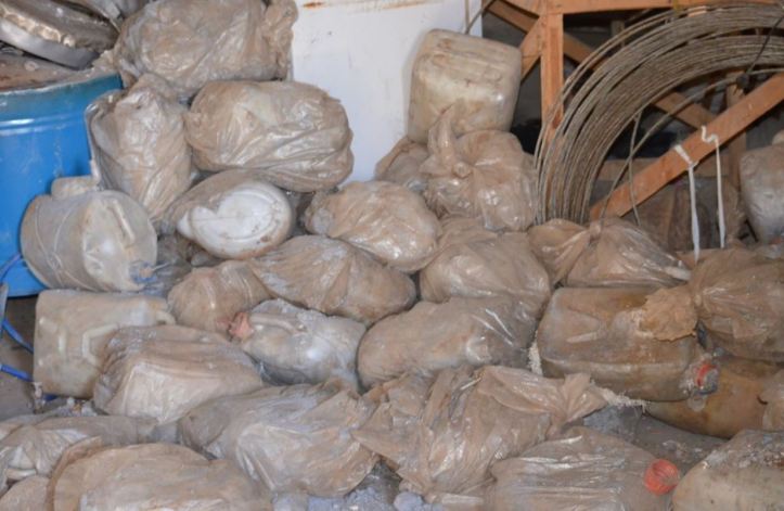 Shirqat Police and Salahuddin Intelligence uncovered an IED factory in Asbih village, near Zab town. 500 canisters total were destroyed (2)