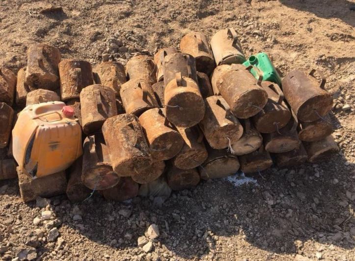 Brigade 35 uncovered a total of 96 explosive devices in the deserts west of Tikrit Nov 29 2017 - Photos show only part of the stock (1)