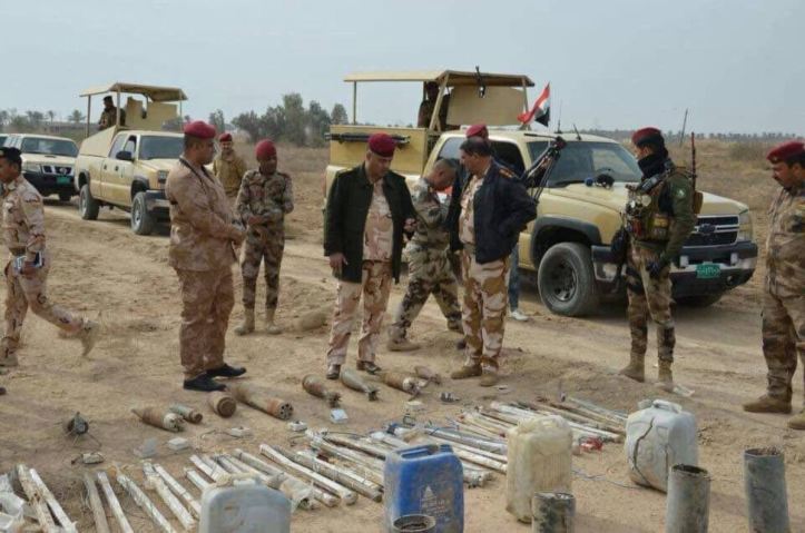 Iraq Army 14th Div and local Hashd units seized explosives and IEDs abandoned by Daesh terrorists near Garma north of #Fallujah, the operation was based on intel (1)
