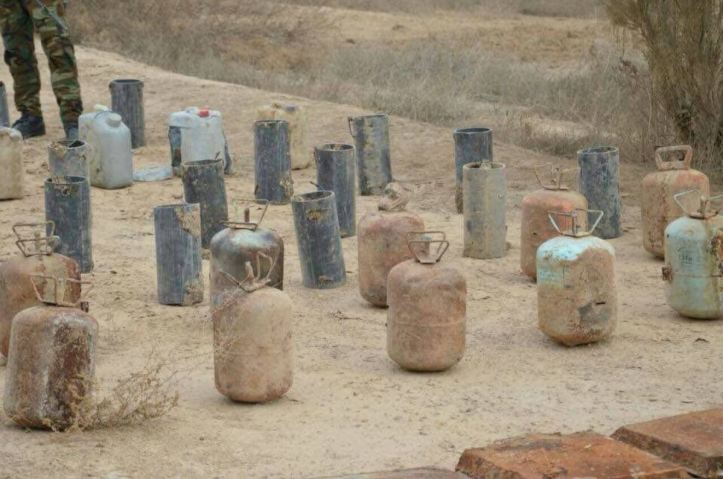Iraq Army 14th Div and local Hashd units seized explosives and IEDs abandoned by Daesh terrorists near Garma north of #Fallujah, the operation was based on intel (2)