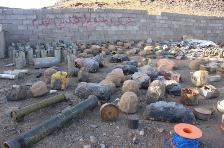 Pro-Hadi forces showed captured Houthi mines and stone-IEDs in #Saada (1)