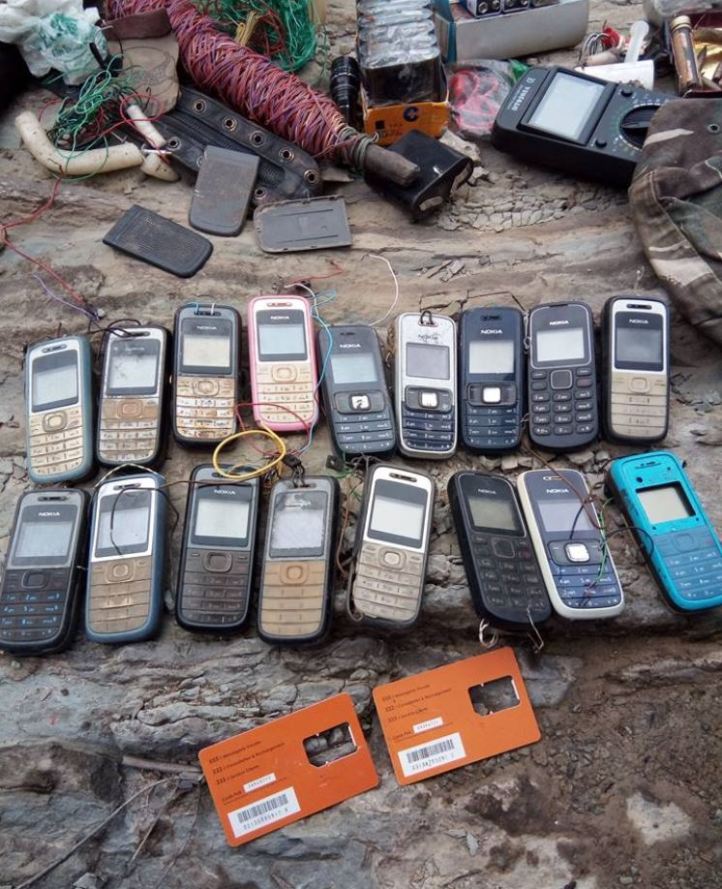 #Algeria 15 IEDs, booby-trapped mobile phones, and other IED materiel discovered yesterday in #Bouira (2)