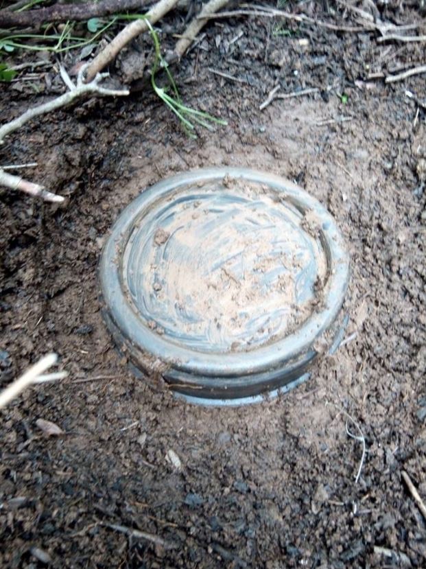 #Algeria 15 IEDs, booby-trapped mobile phones, and other IED materiel discovered yesterday in #Bouira (4)